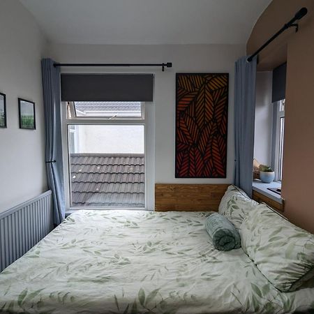 R3 - Cozy Small Double - City & Beach Access, Wifi, Free Parking - Self Catering Swansea Exterior photo