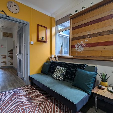 R3 - Cozy Small Double - City & Beach Access, Wifi, Free Parking - Self Catering Swansea Exterior photo