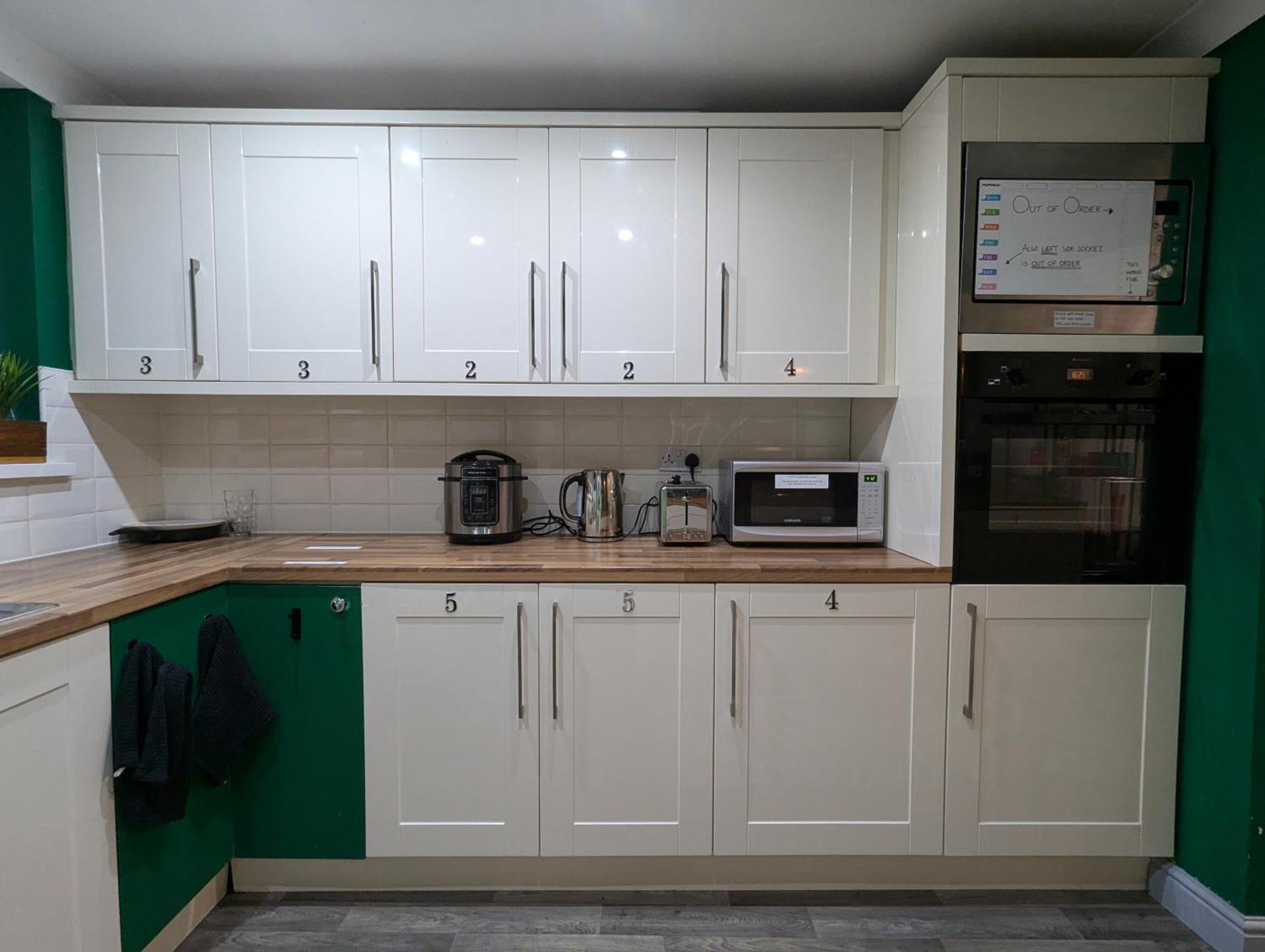 R3 - Cozy Small Double - City & Beach Access, Wifi, Free Parking - Self Catering Swansea Exterior photo