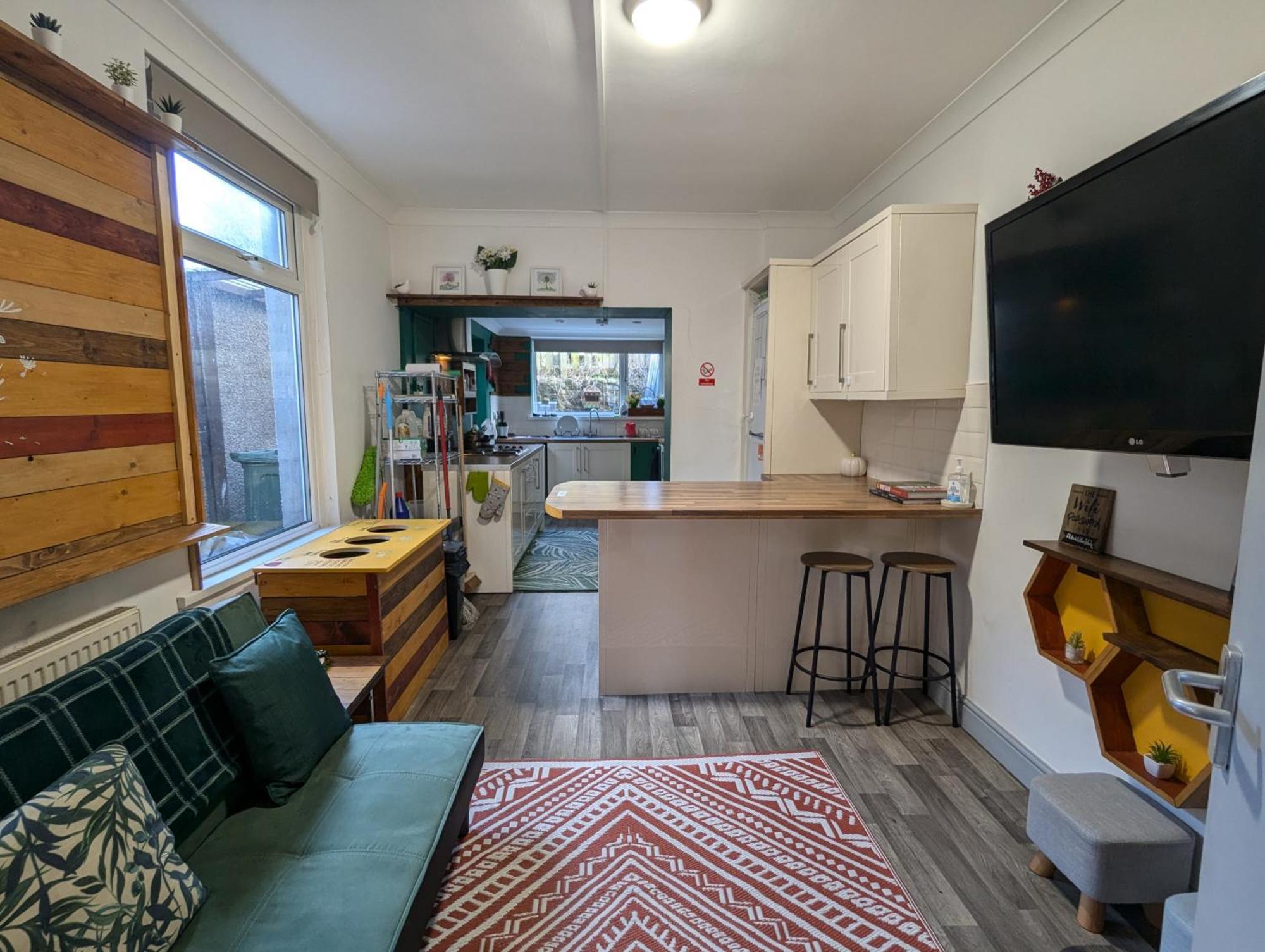R3 - Cozy Small Double - City & Beach Access, Wifi, Free Parking - Self Catering Swansea Exterior photo